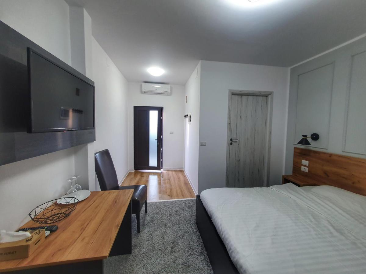 Vily Luxury Rooms Focşani Buitenkant foto