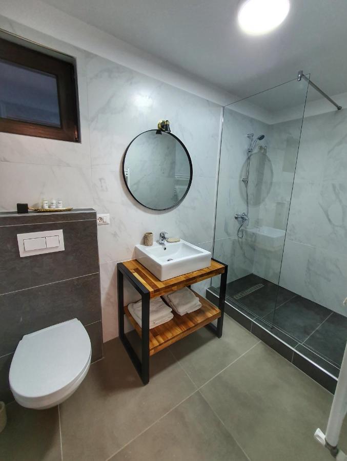 Vily Luxury Rooms Focşani Buitenkant foto