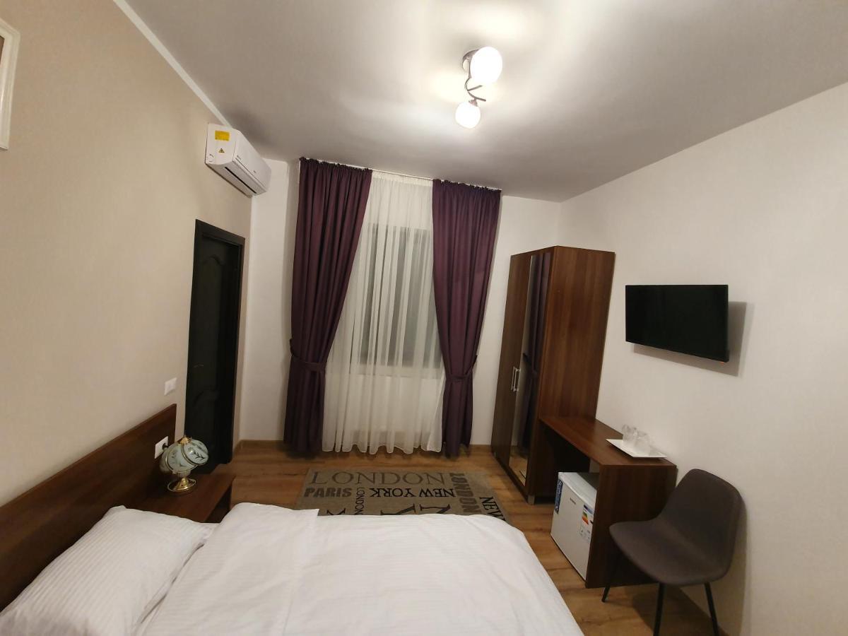 Vily Luxury Rooms Focşani Buitenkant foto