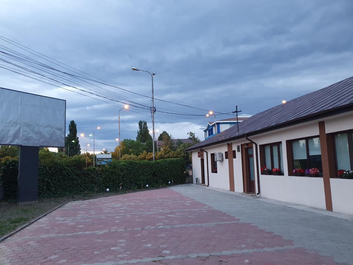 Vily Luxury Rooms Focşani Buitenkant foto